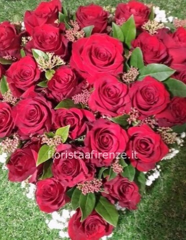 Cuore di rose colore rosso